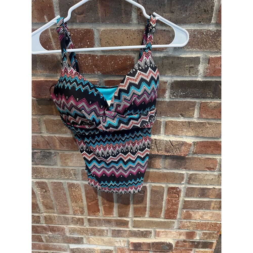 Island Escape womenβs bathing suit top size 8.